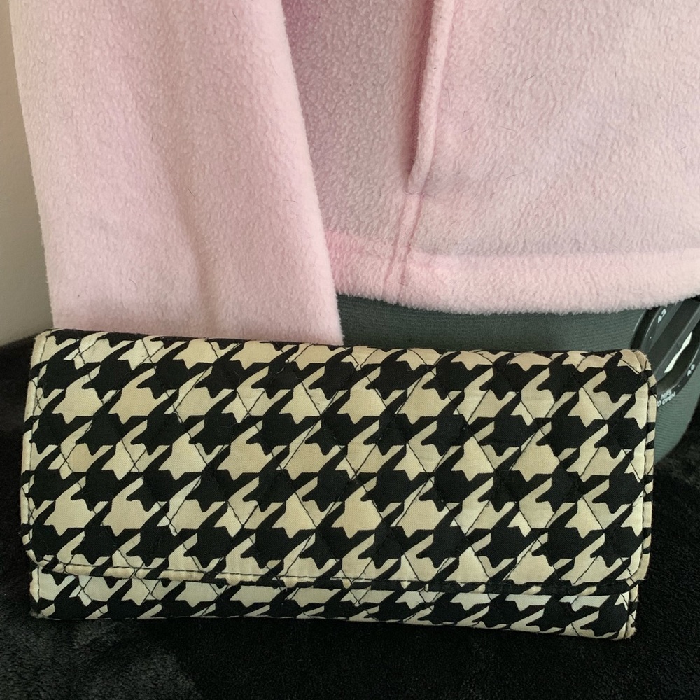 Vera Bradley houndstooth pattern trifold wallet